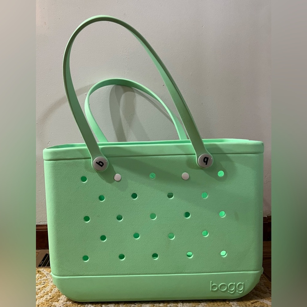 XL BOGG bag seafoam green with inner bag